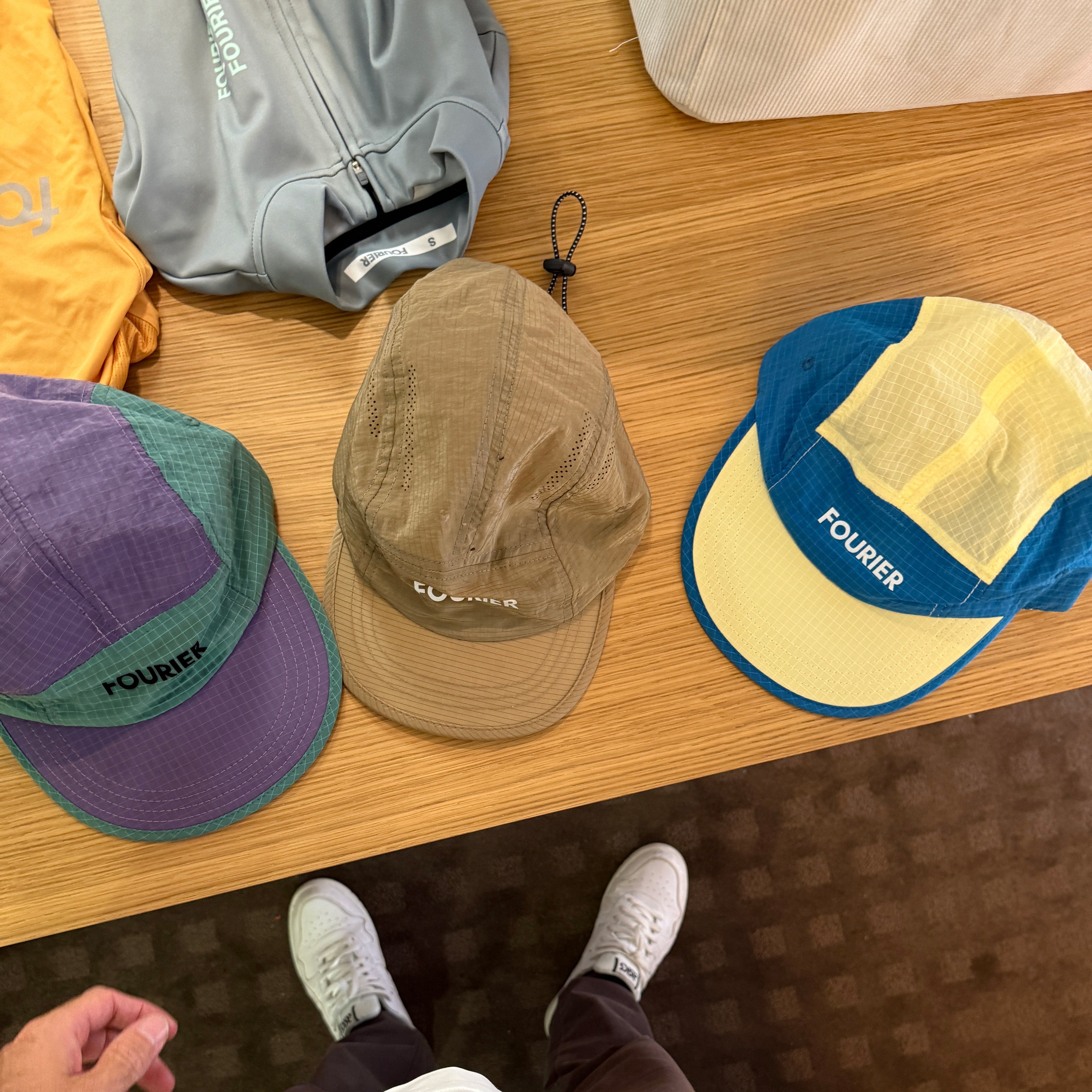 GORRA BEIGE FIVE PANEL