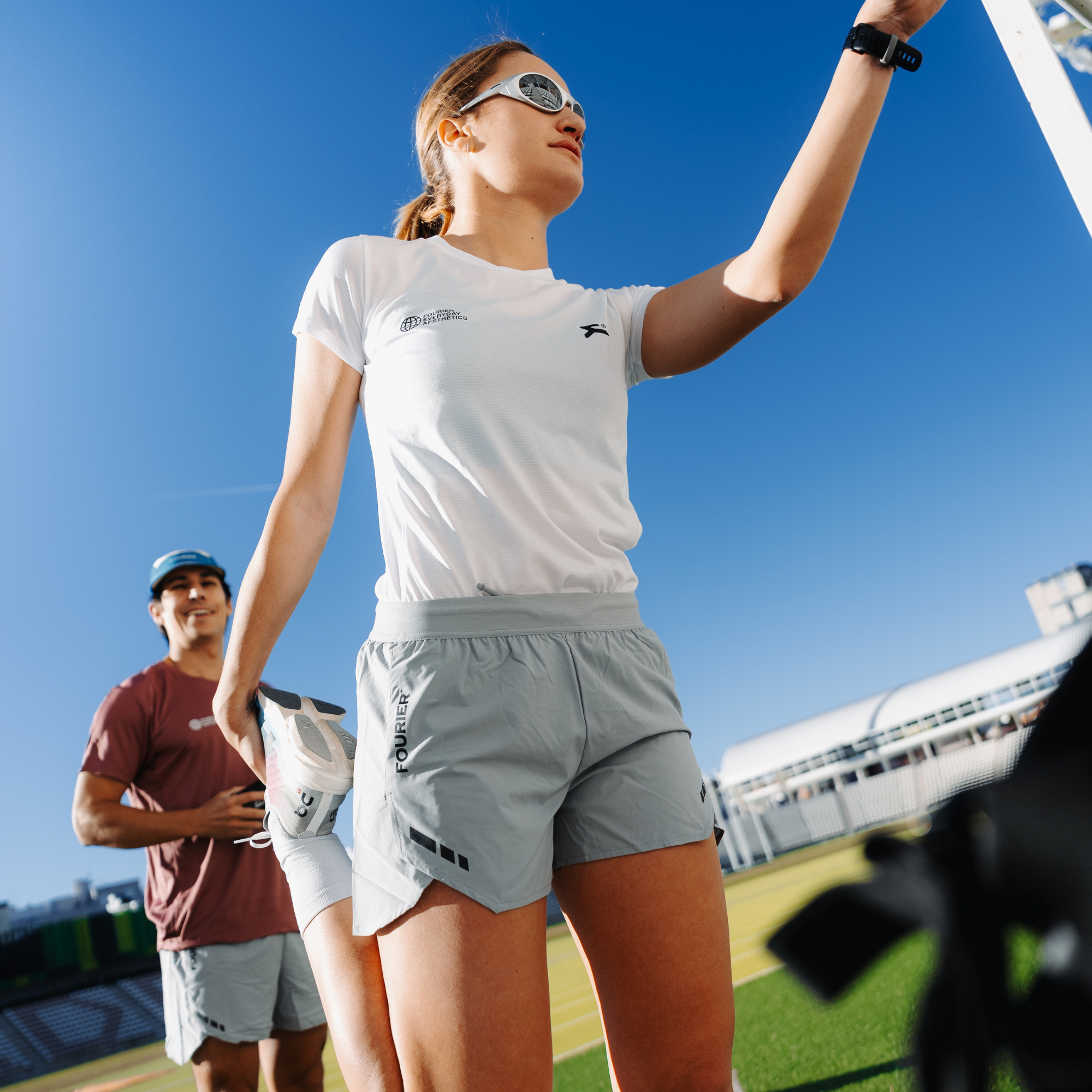 SHORTS RUNNING GRIS MUJER