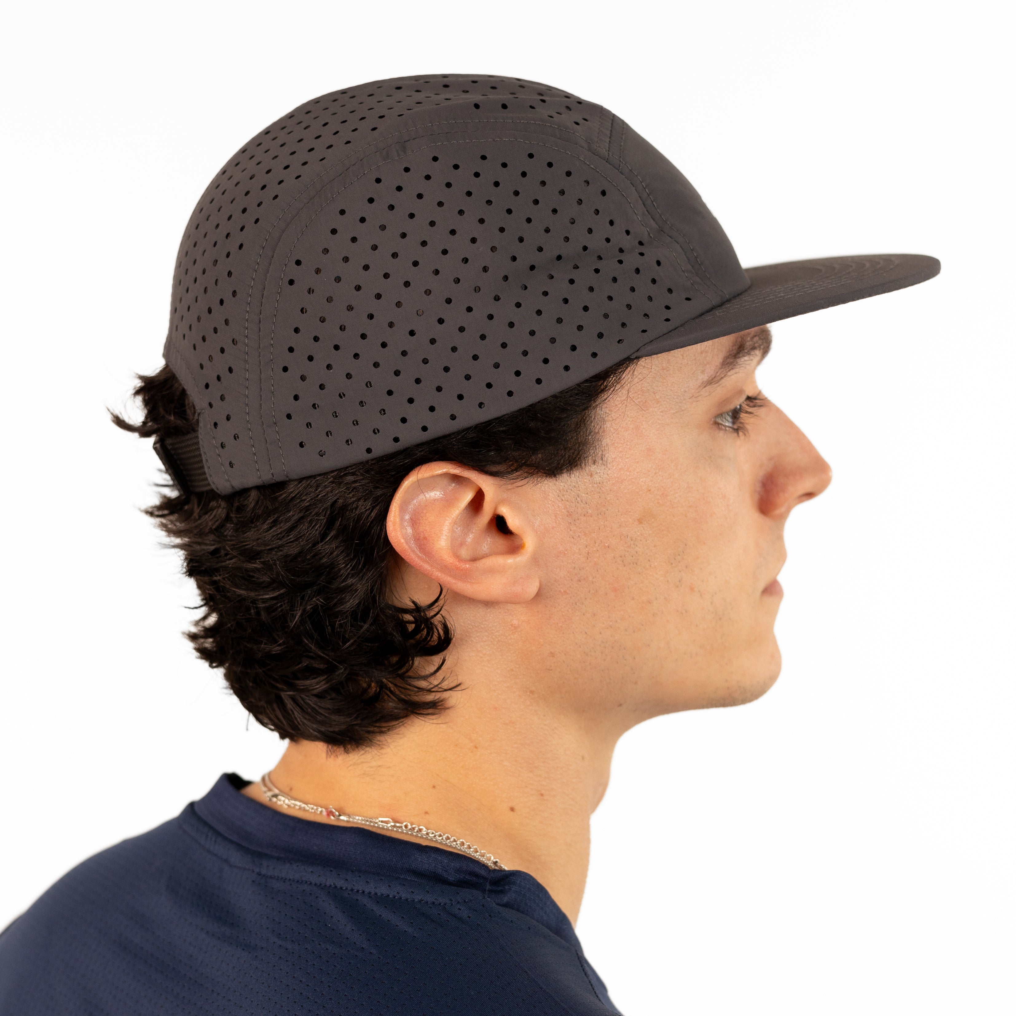 GORRA GRIS FIVE PANEL