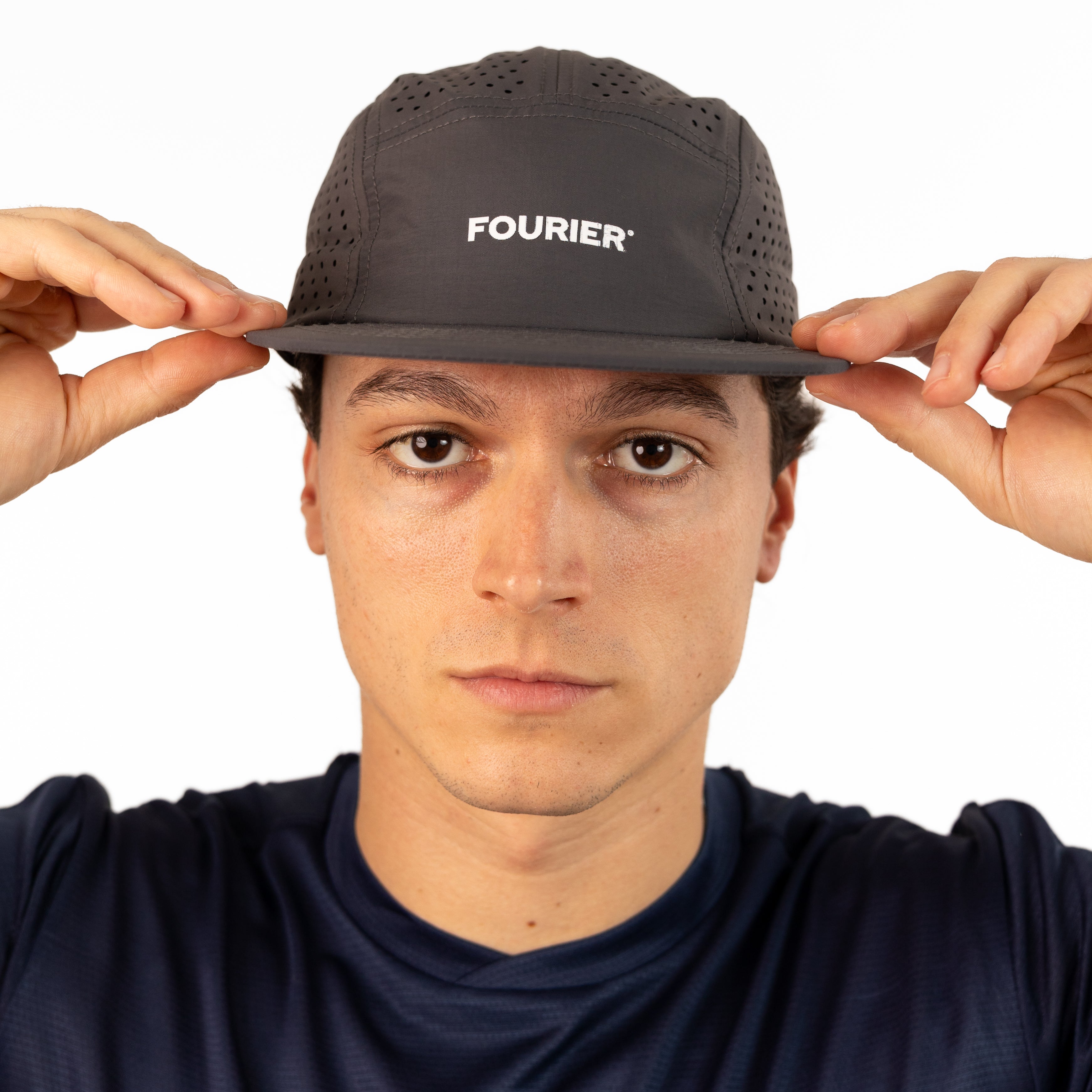 GORRA GRIS FIVE PANEL